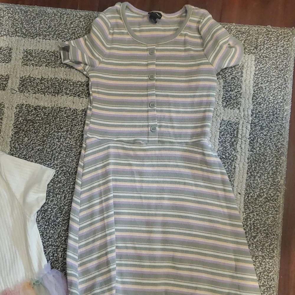 2 Girl dresses - Picture 5 of 7